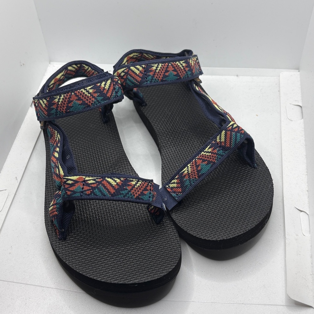 Teva original universal sandals. Size 8